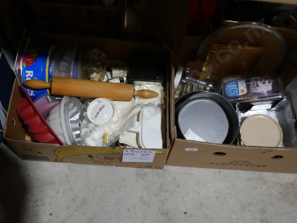 Two boxes of baking items Image 1++