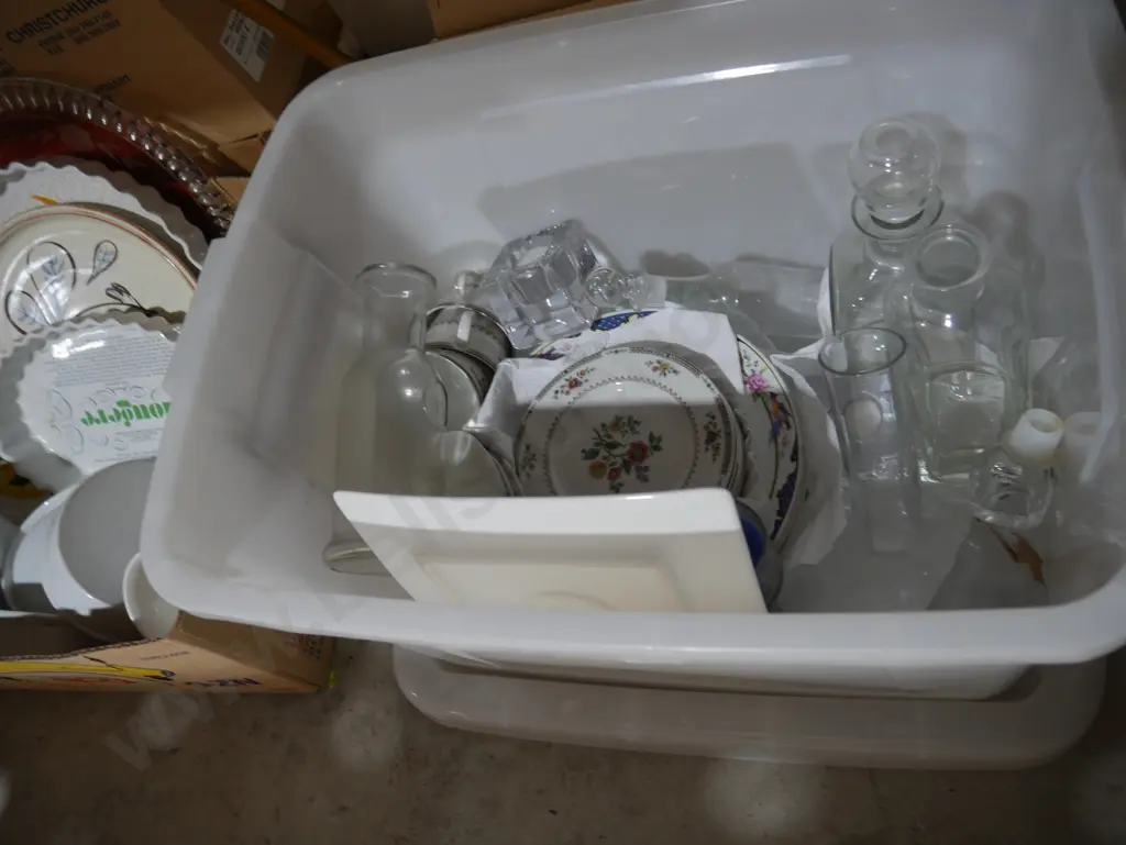 China and glassware Image 1++