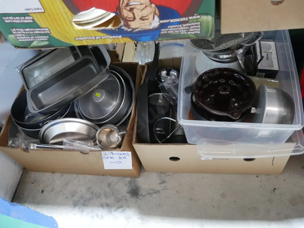 Two boxes of kitchenware Image 1++