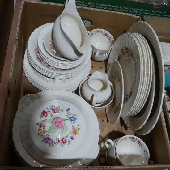 Part floral dinner set