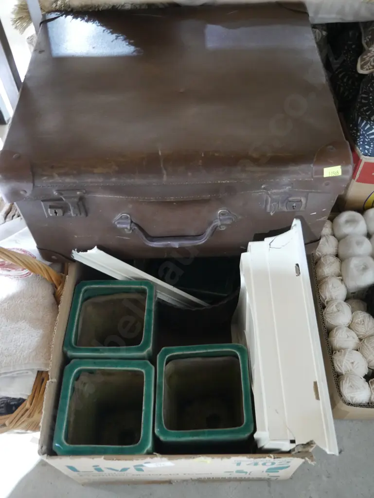 Suitcase, plant pots etc Image 1++