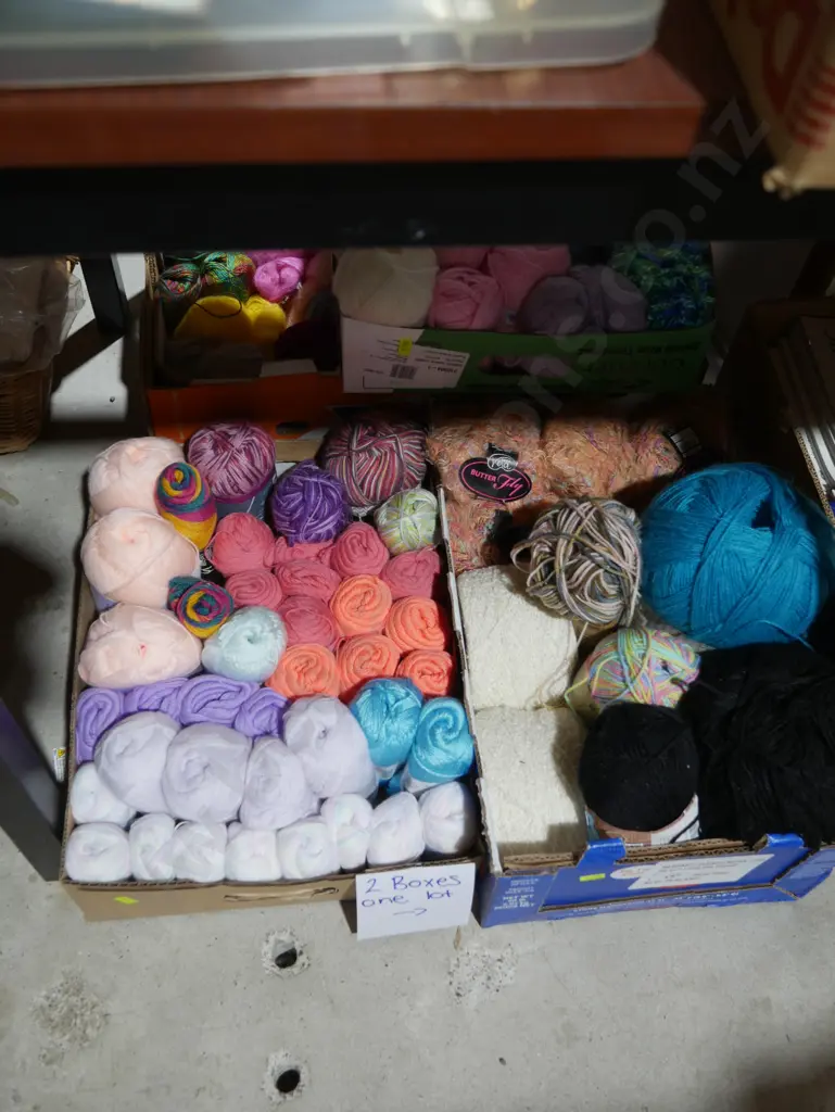 2 boxes balls of wool Image 1++