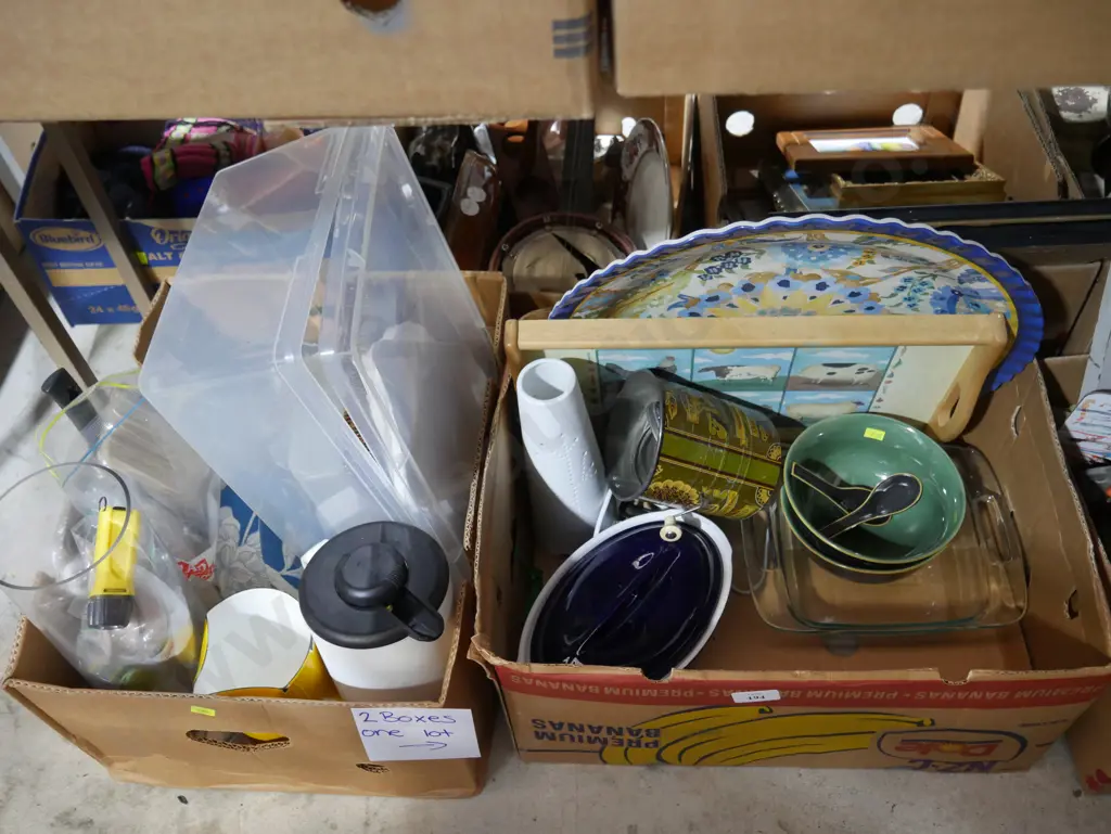 2 boxes of kitchenware Image 1++