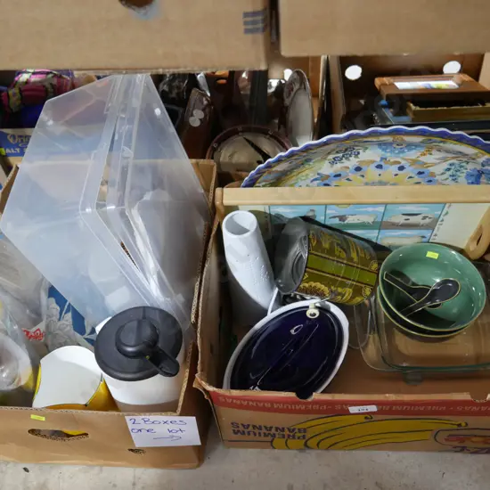 2 boxes of kitchenware