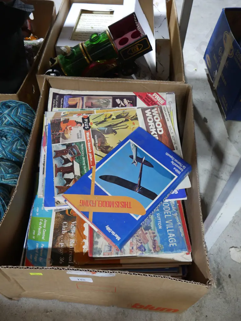 Box of books/magazines Image 1++