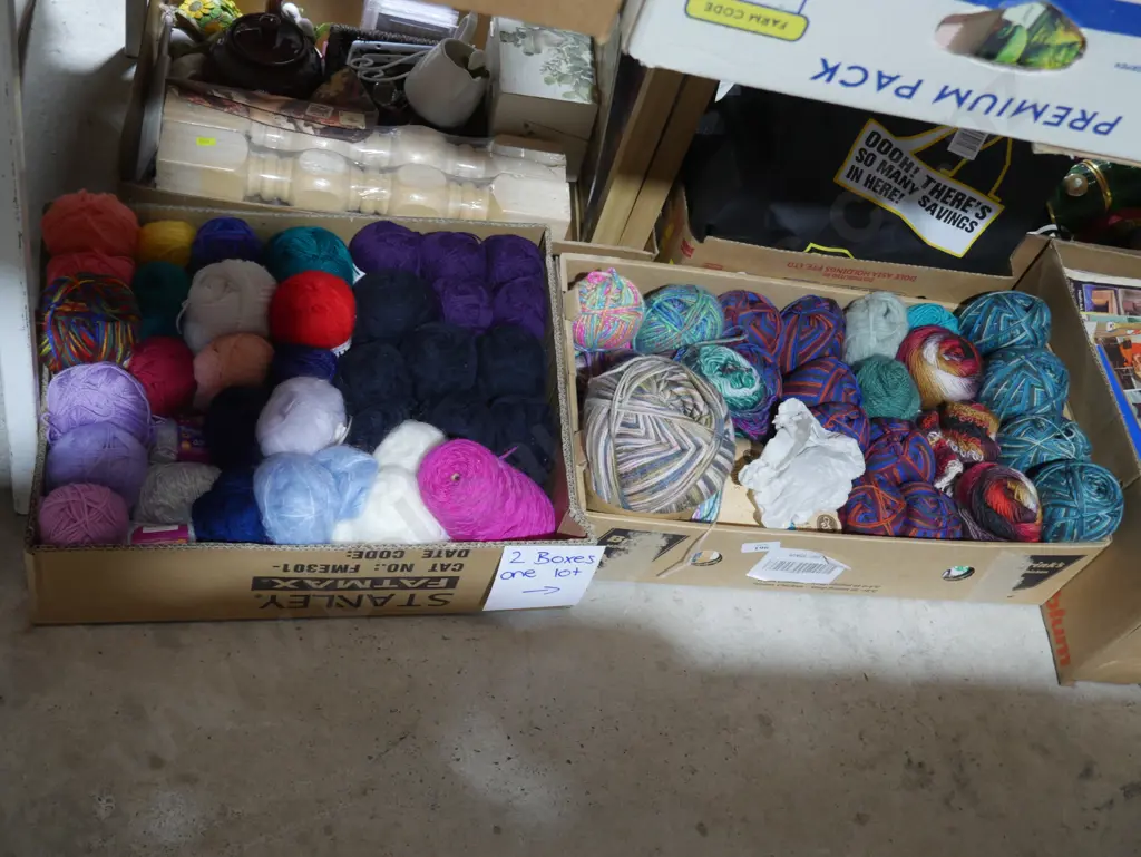 2 boxes balls of wool Image 1++