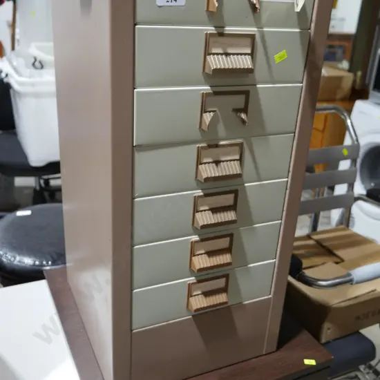 Lockable filing drawers