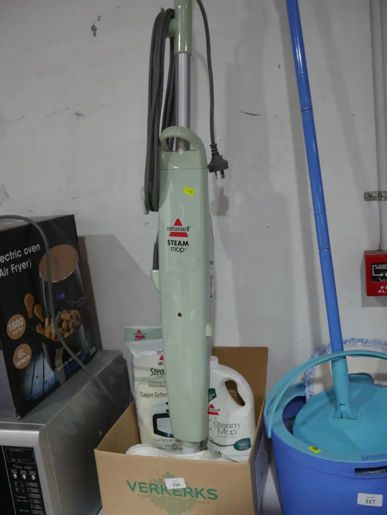 Bissell steam mop and accessories Image 1++