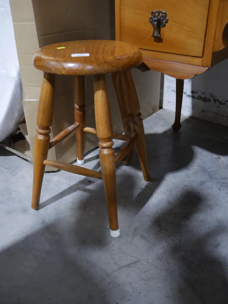 Stool Image 1++