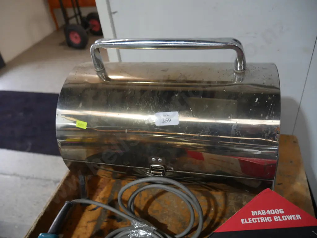 Portable charcoal grill Image 1++