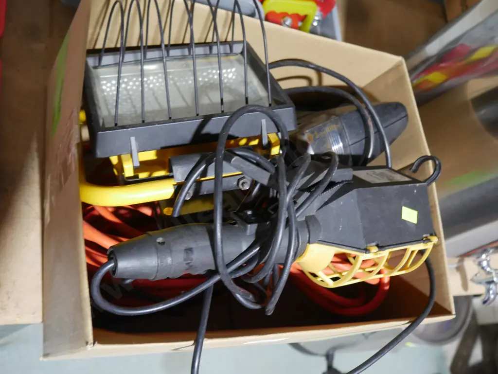 Work lights, jigsaw, extension leads Image 1++