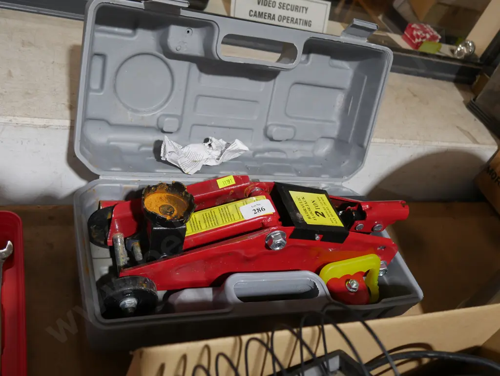 Floor jack Image 1++