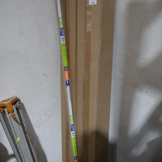 2 boxes of Lumilux cool daylight tube light bulbs