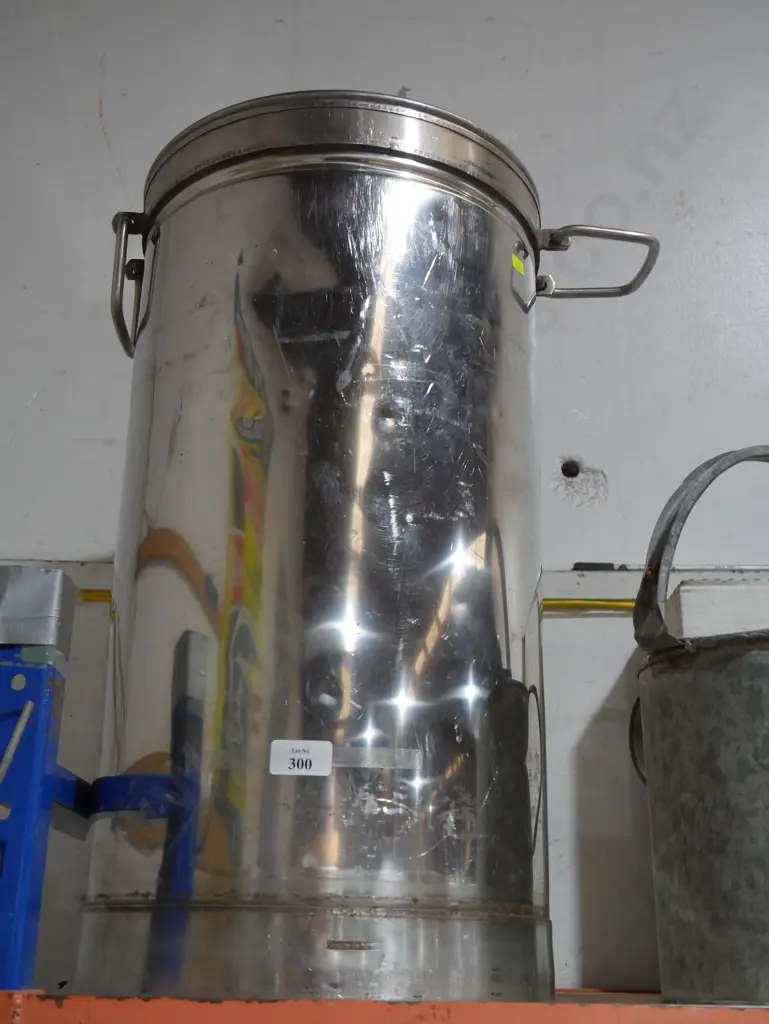 Large stainless steel can Image 1++