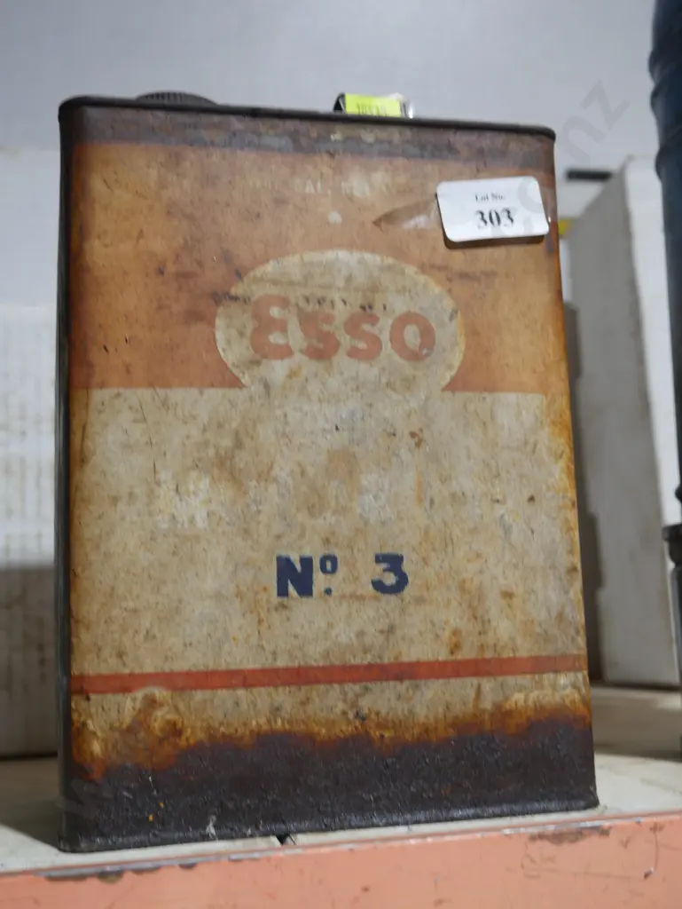 Esso oil can Image 1++