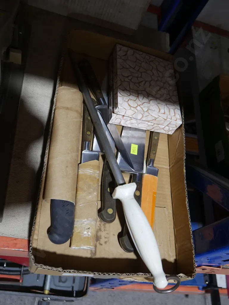 Assorted knives and steel Image 1++