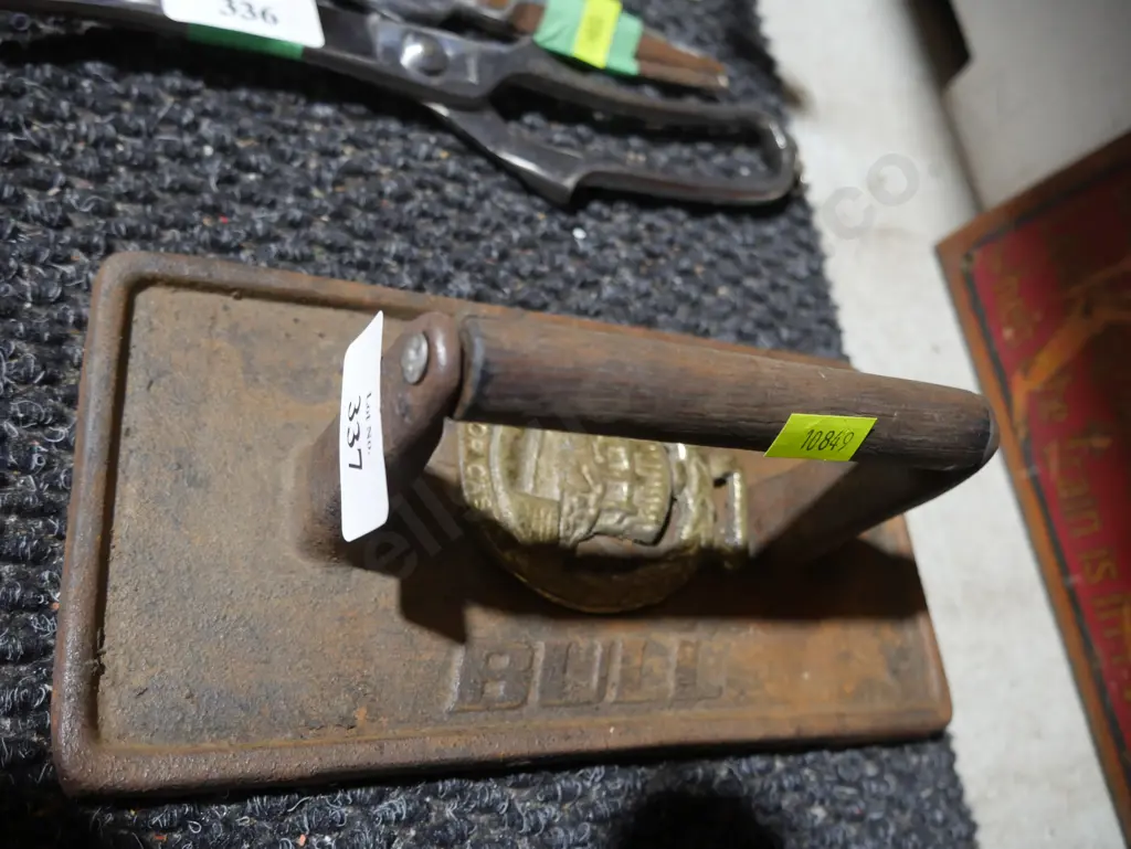 Metal steak press Image 1++