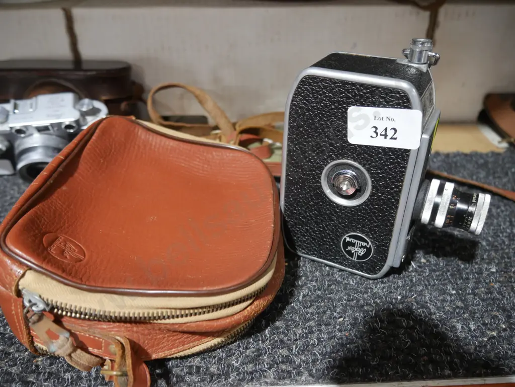 Vintage movie camera Image 1++