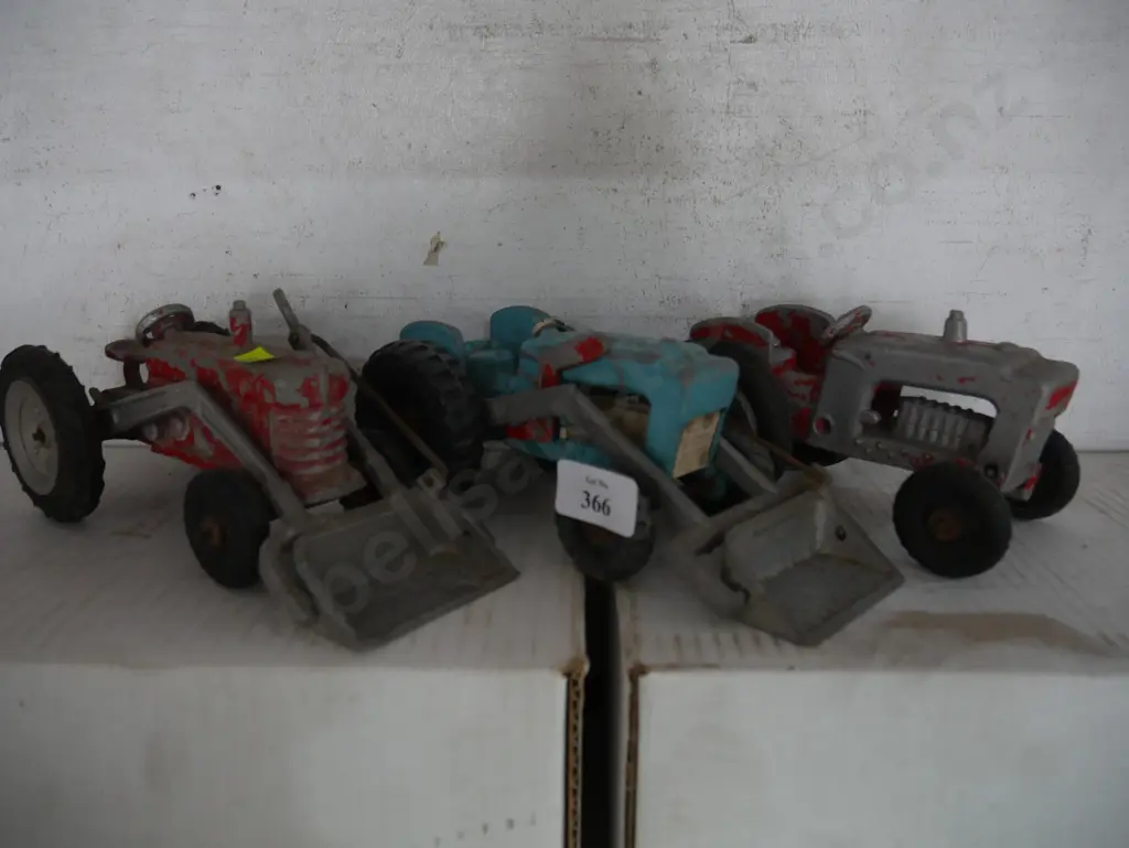 3 fun ho tractors Image 1++