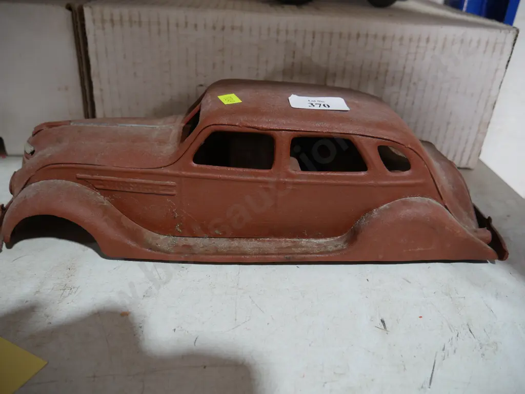 Chrysler airflow tin toy car Image 1++