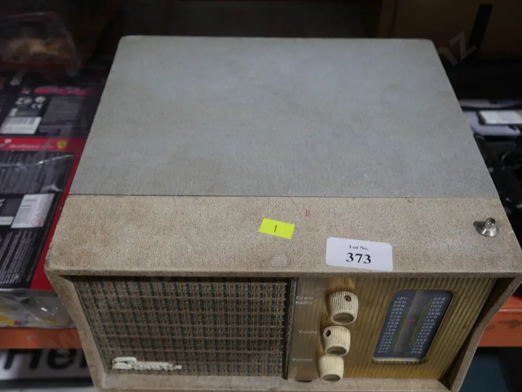 Vintage portable record player Image 1++