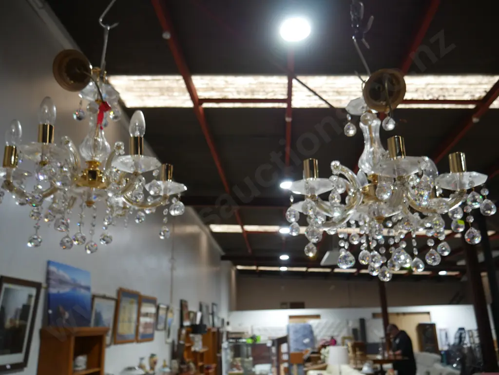 Pair of chandeliers Image 1++