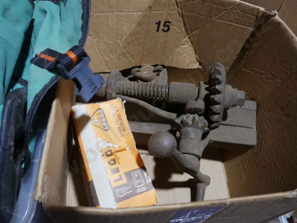 Large metal clamp Image 1++