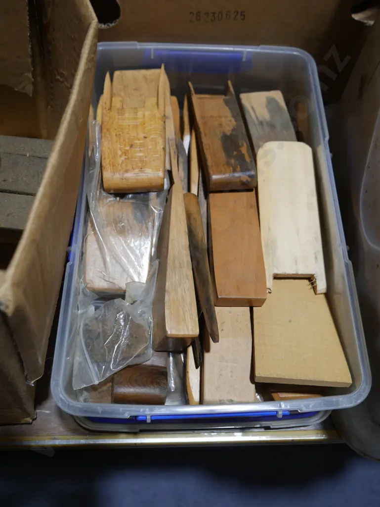 Assorted wood plane parts Image 1++