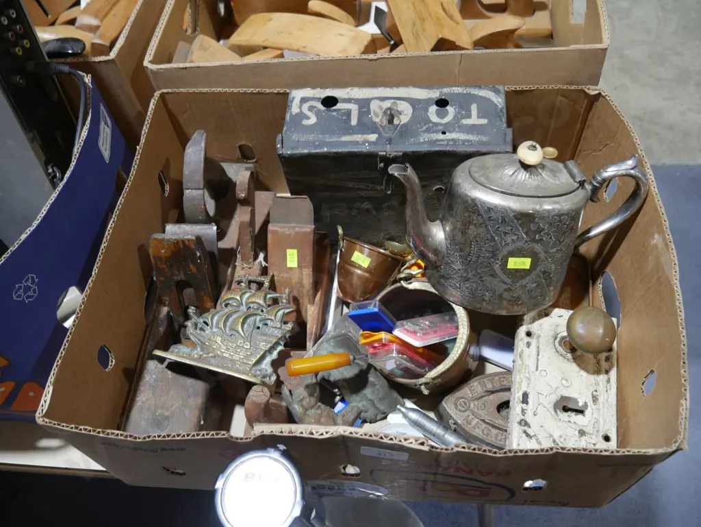 Wood planes, metal items etc Image 1++