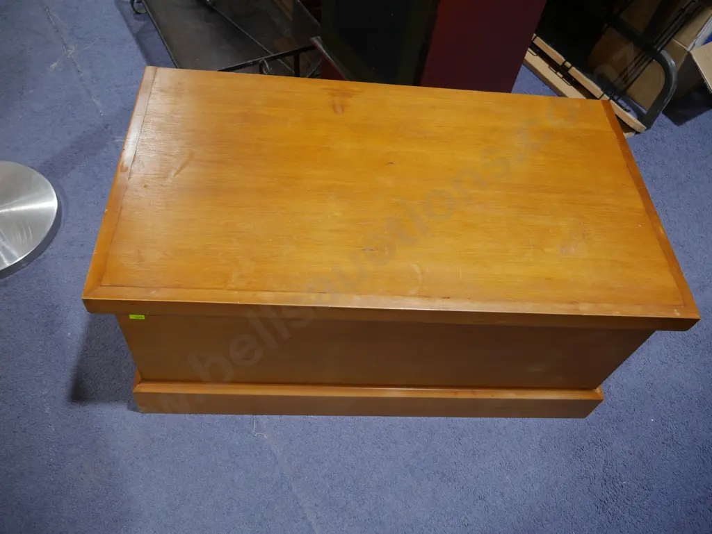 Wooden trunk Image 1++