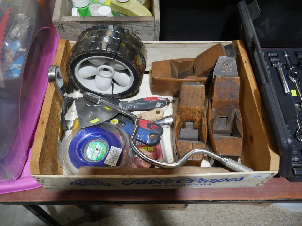 Wood planes, scrapers etc Image 1++