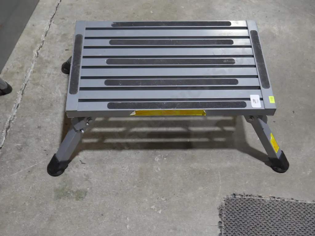 Caravan stool Image 1++