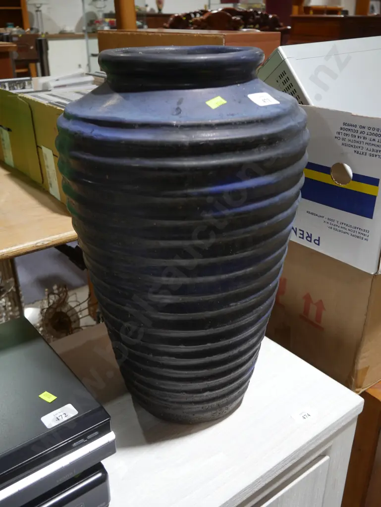 Black vase Image 1++