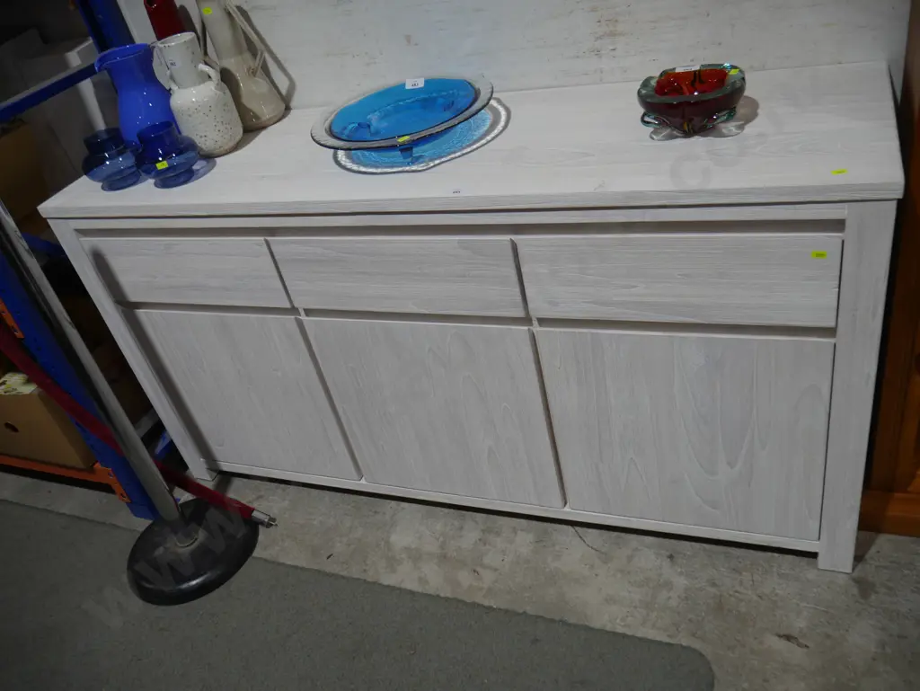 Modern sideboard Image 1++