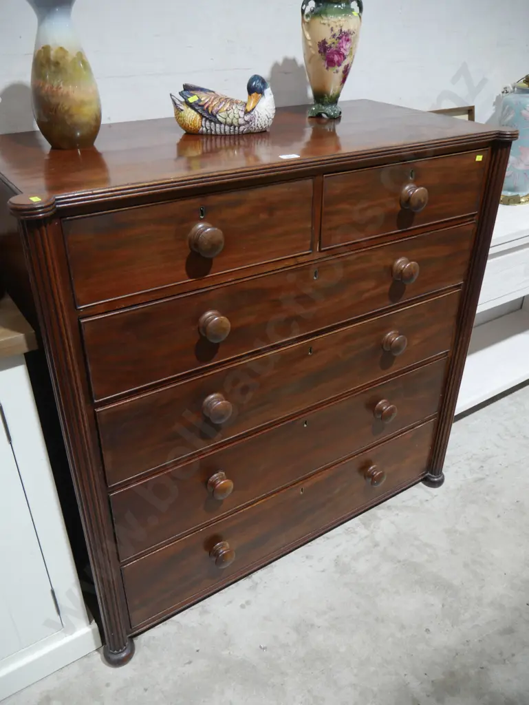 Georgian mahogany chest of drawers Image 1++