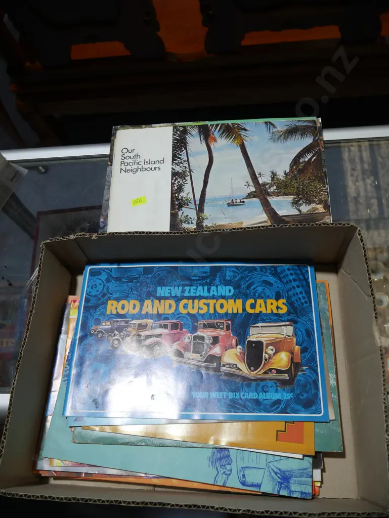 Weet-Bix card albums etc Image 1++