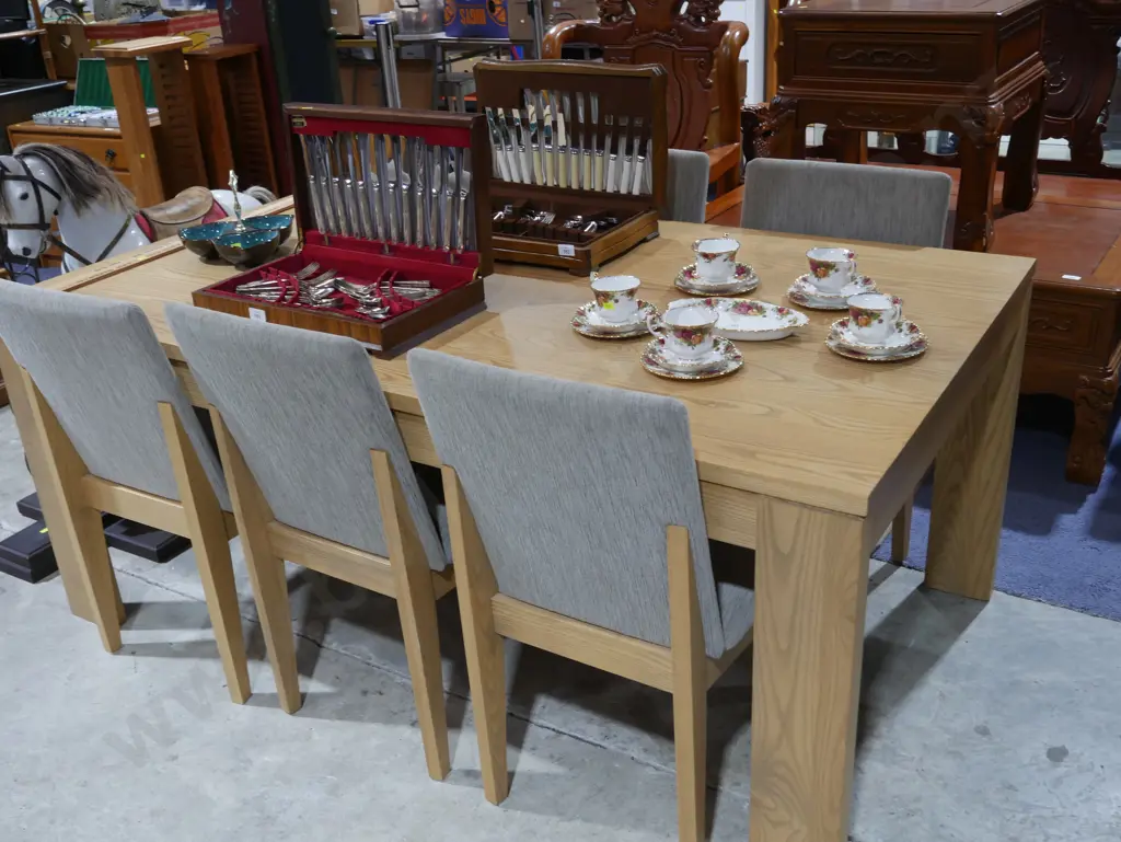 Modern dining table and six chairs Image 1++