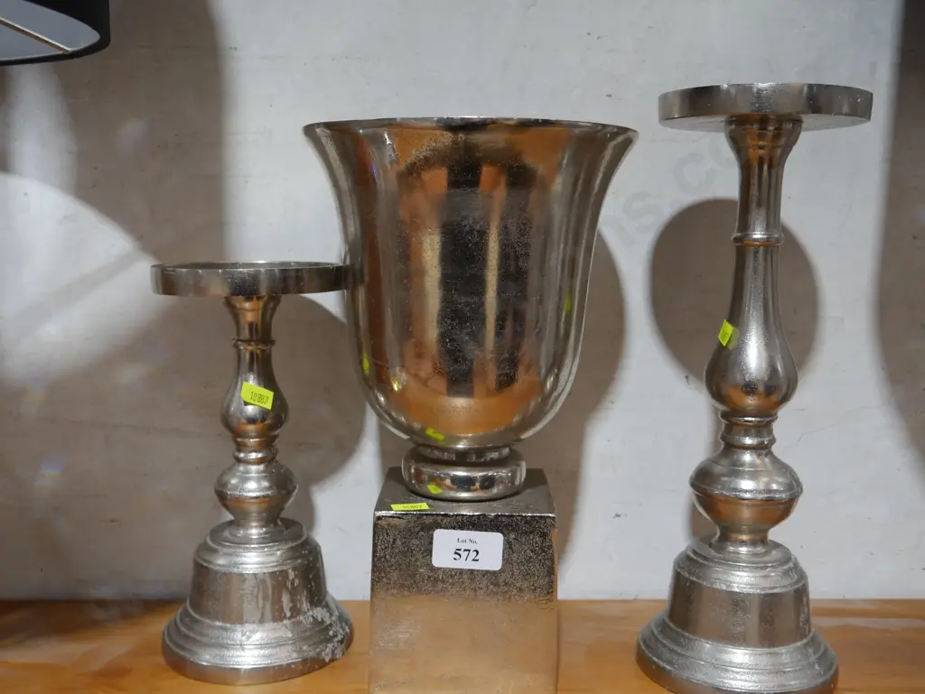 Goblet vase and candle holders Image 1++
