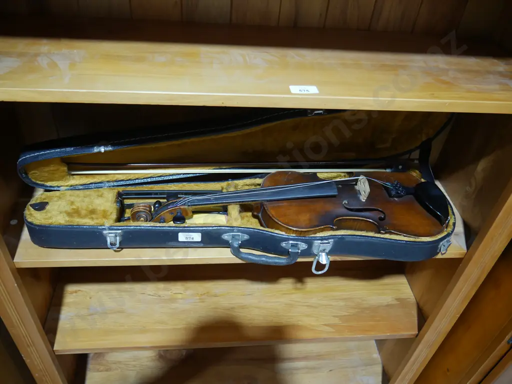 Cased violin Image 1++