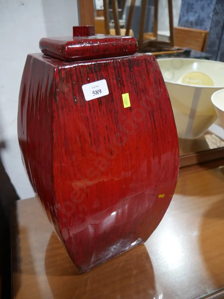 Lidded vase Image 1++