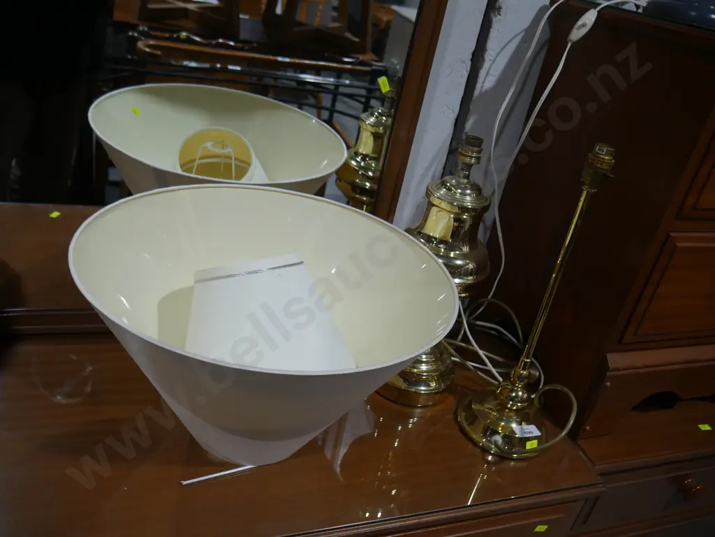 2 brass table lamps Image 1++