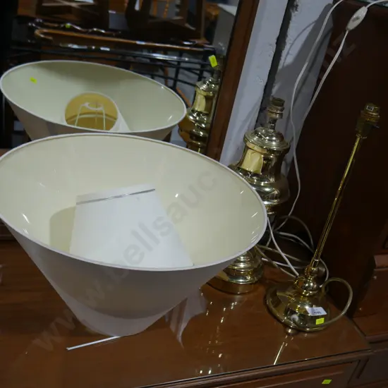 2 brass table lamps