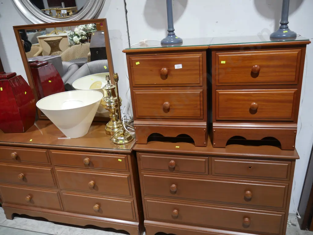 Four-piece bedroom suite Image 1++