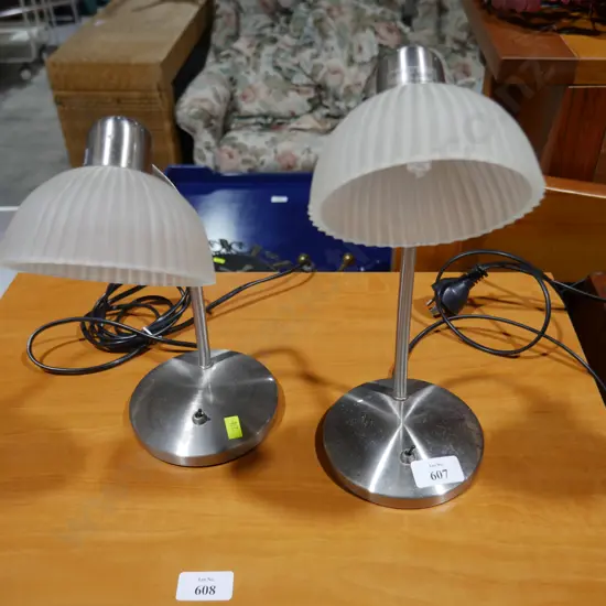 2 table lamps