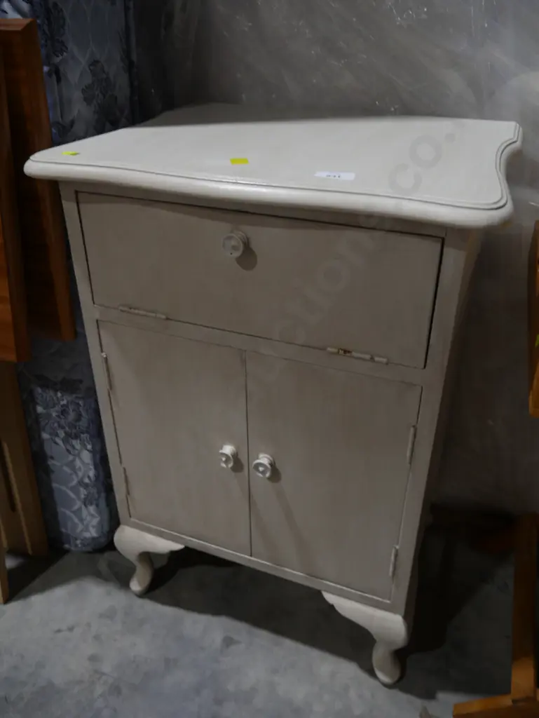 White cabinet Image 1++