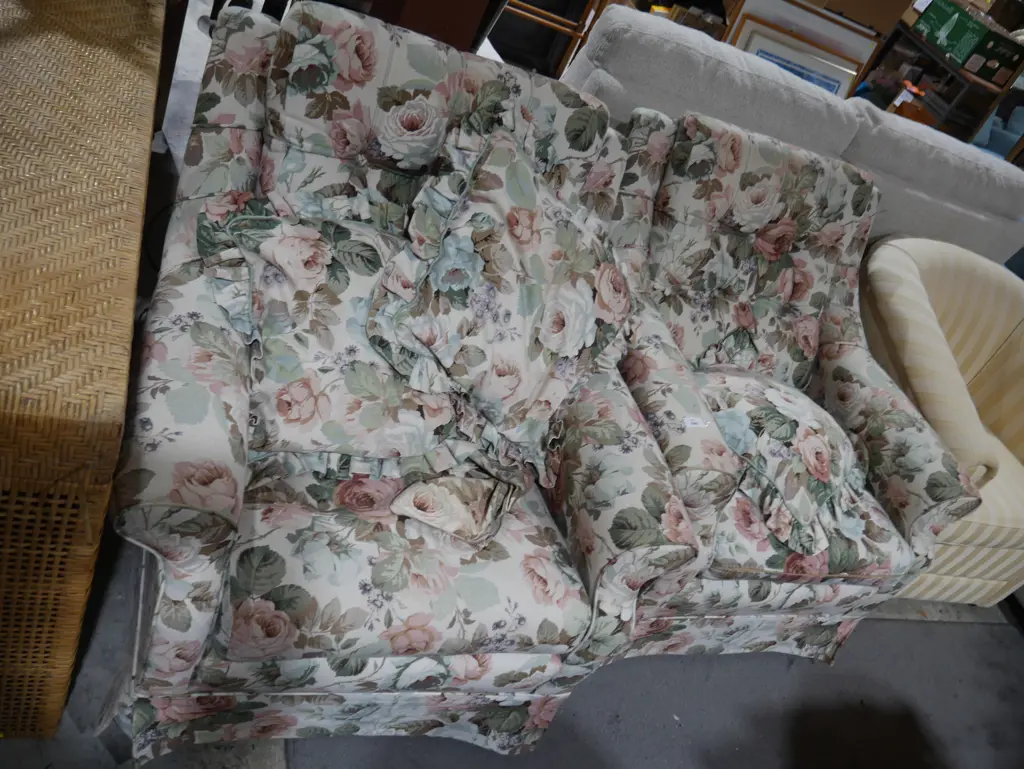 Pair of armchairs Image 1++