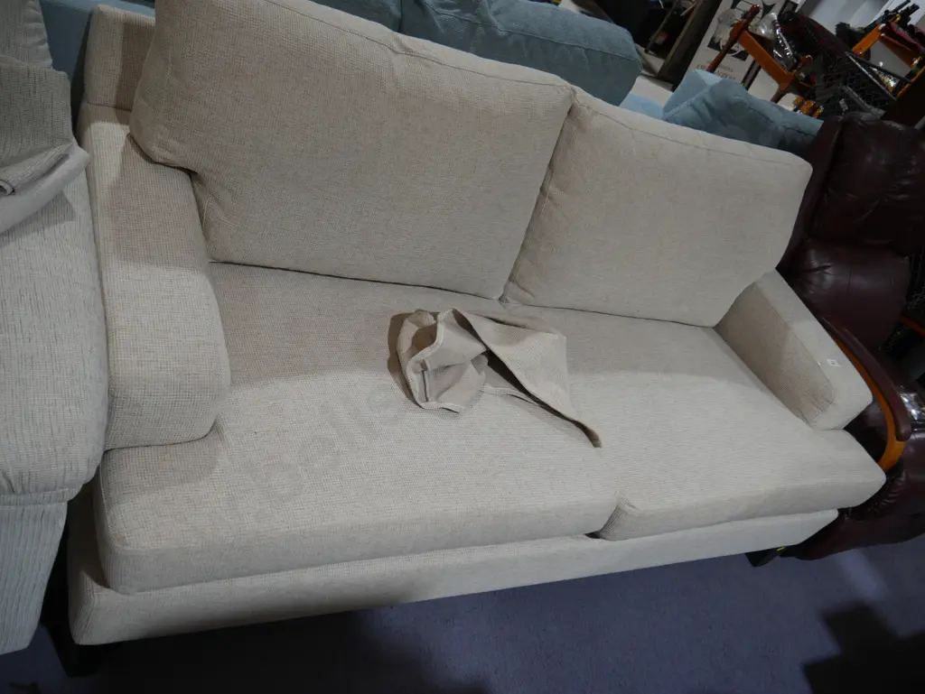 2 seater settee Image 1++