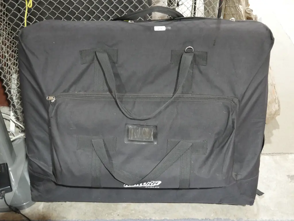 Massage table Image 1++