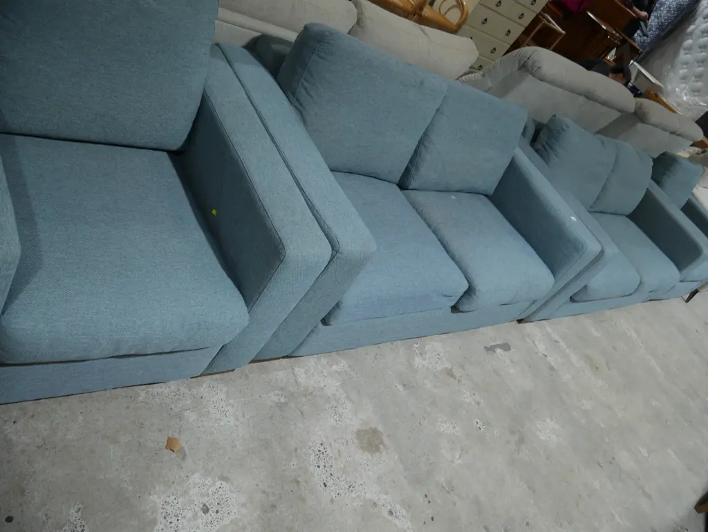 4 piece lounge suite Image 1++