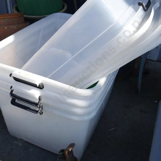 Plastic storage containers